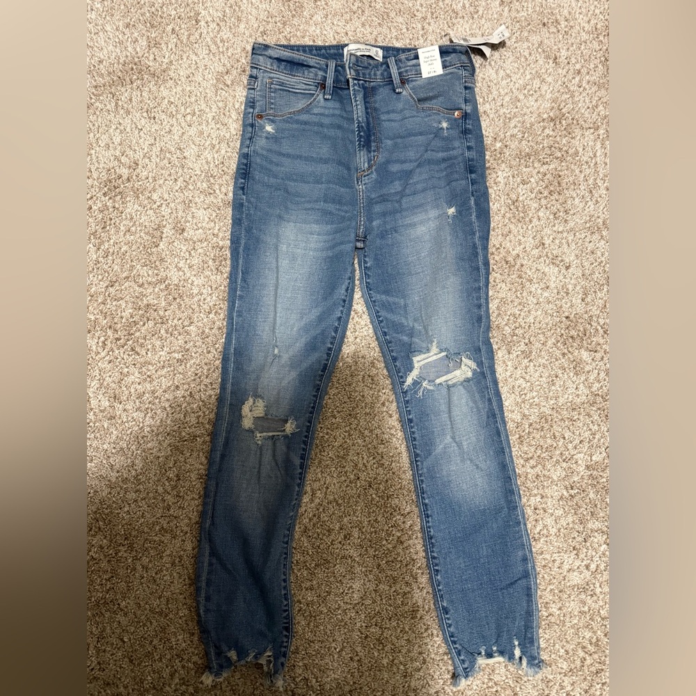 NWT Abercrombie Super Skinny Ankle Jean Destroyed Light Wash size 27 Short
